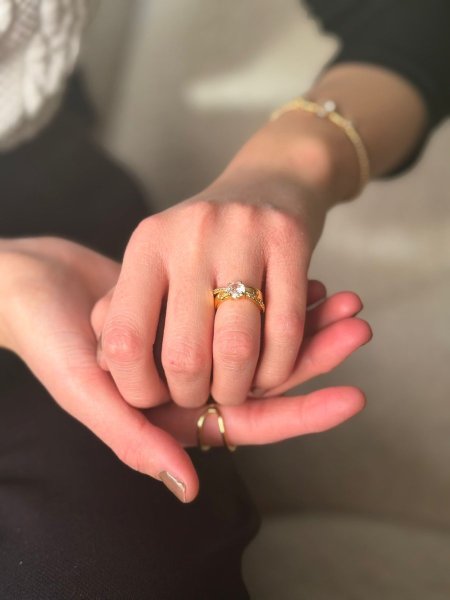 خاتم الدبله لون ذهبي مكفول اللون