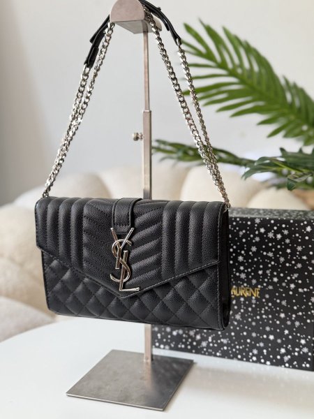 حقيبة سان لوران لون اسود هاردوير فضي