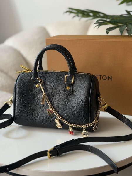 حقيبة لويس فيتون لون اسود