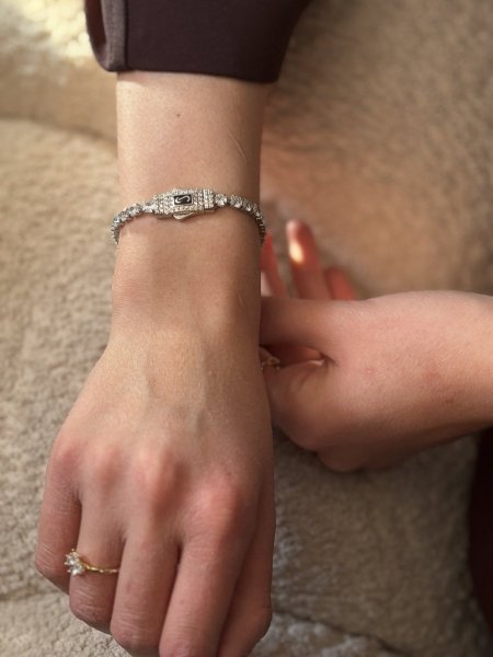 اسوارة مناكو مع تنس فضي