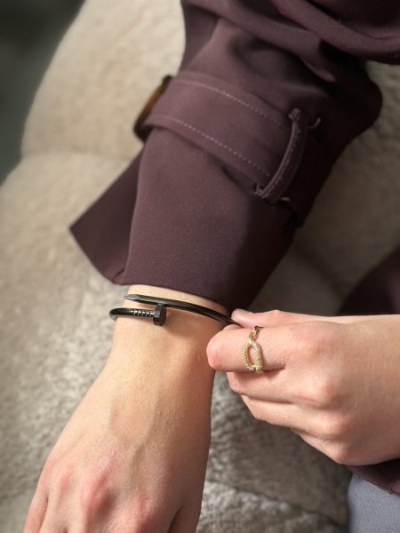 اسوارة مسمار لون اسود