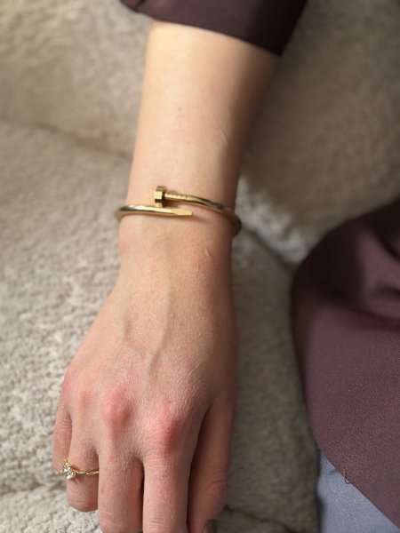 اسوارة مسمار لون ذهبي