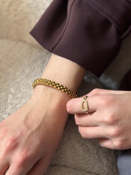 اسوارة روليكس لون ذهبي