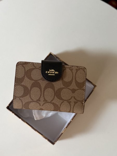 جزدان كوتش لون كاكي واسود