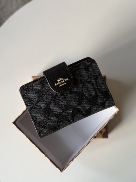 جزدان كوتش لون رمادي واسود