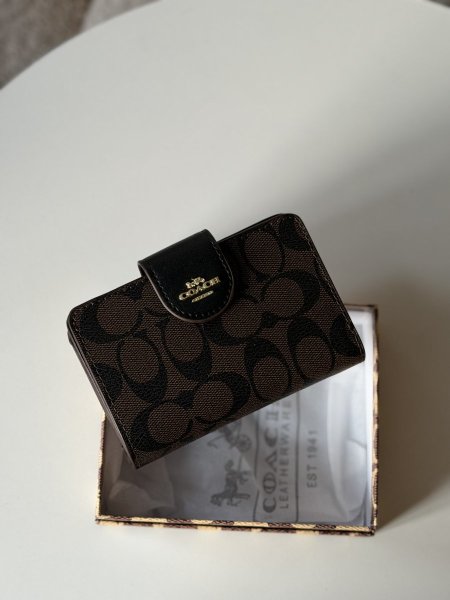 جزدان كوتش لون بني محروق