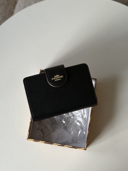 جزدان كوتش لون اسود