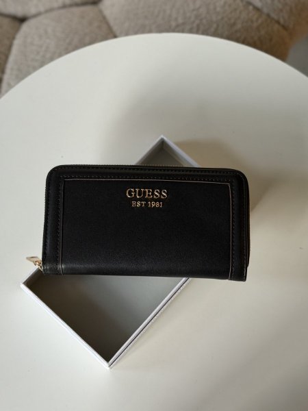 جزدان جيس لون اسود