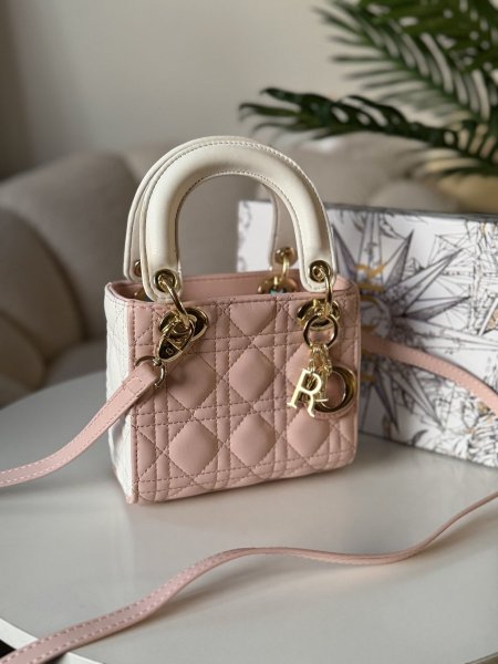 حقيبة ليدي ديور لون ابيض وزهر