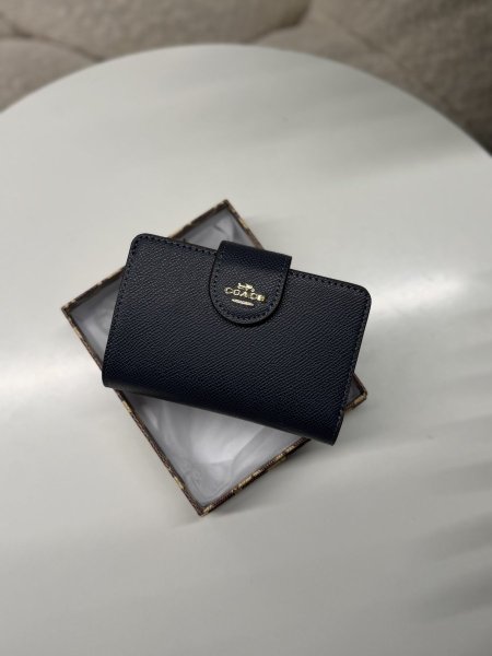 جزدان كوتش لون كحلي