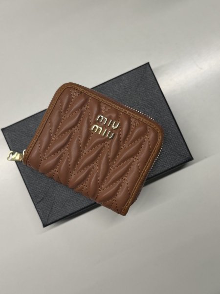 جزدان ميوًميو صغير لون عسلي