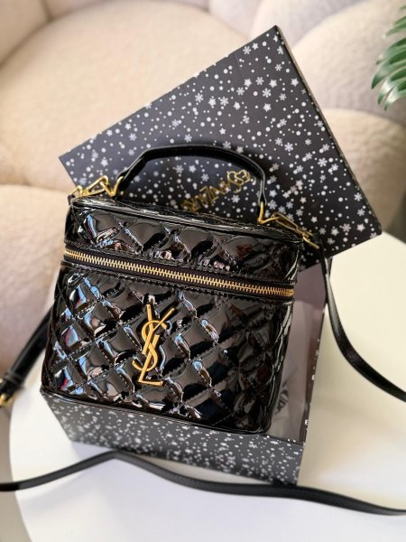 حقيبة سان لوران لون اسود لامع