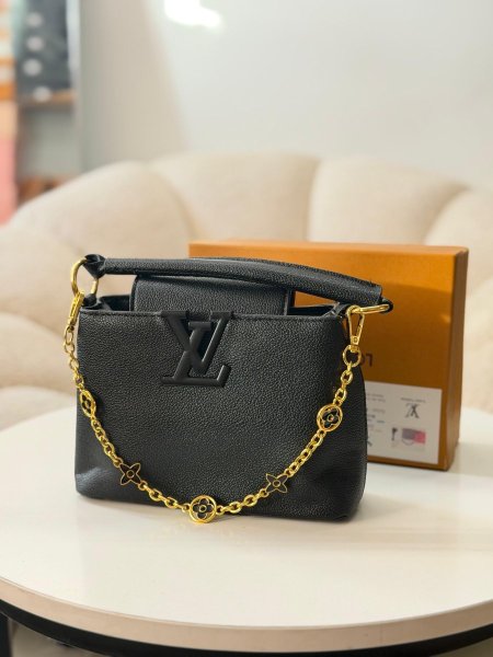 حقيبة لويس فيتون لون اسود حجم صغير
