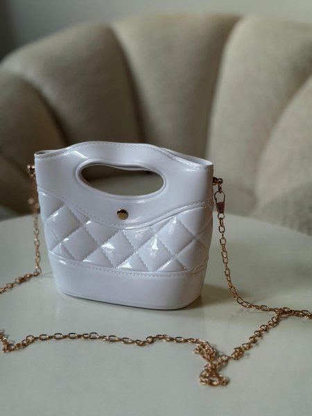 حقيبه للاطفال لون ابيض