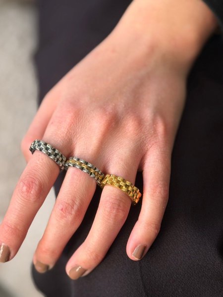 خواتم روليكس مكفوله اللون