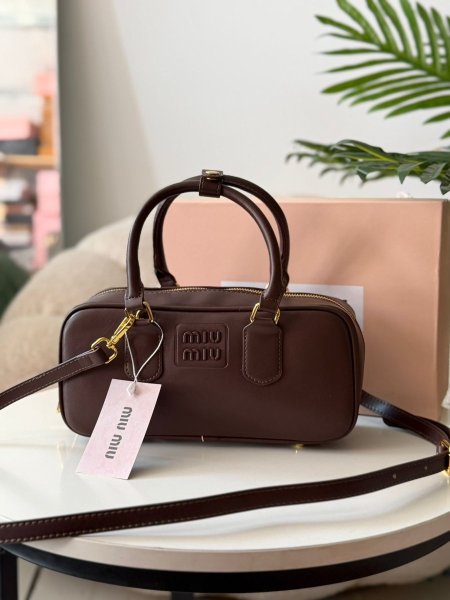 حقيبه ميو ميو مربع matt لون برغندي