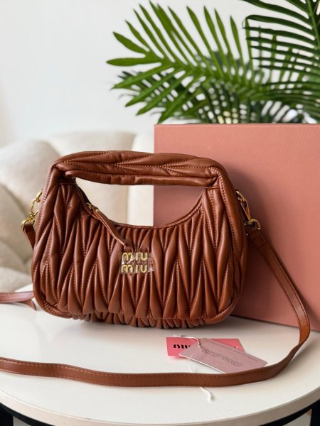 حقيبه ميو ميو لون عسلي