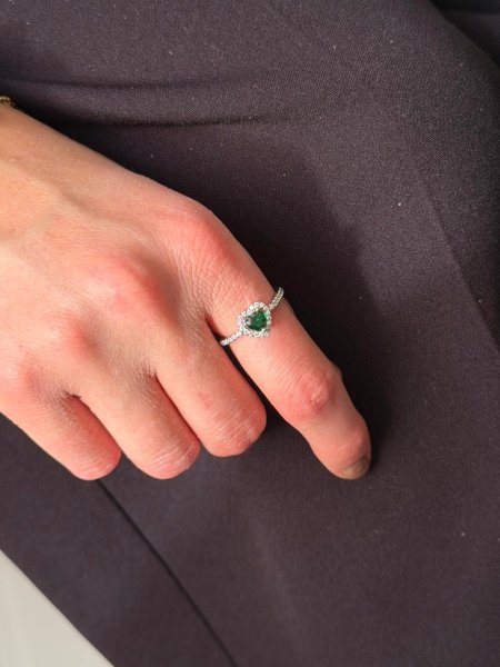 خاتم بندورا لون اخضر مكفول اللون