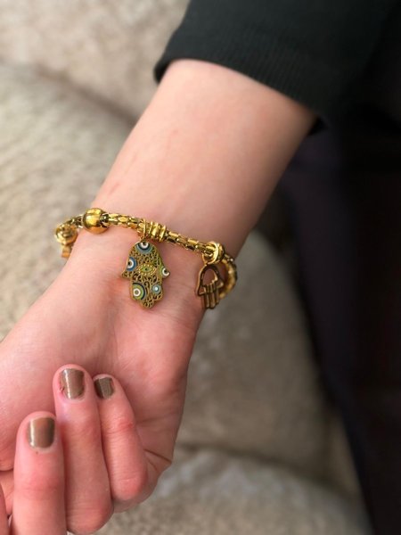 اسواره عين مكفوله اللون