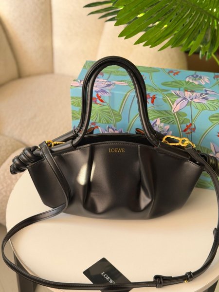 حقيبة لوي لون اسود