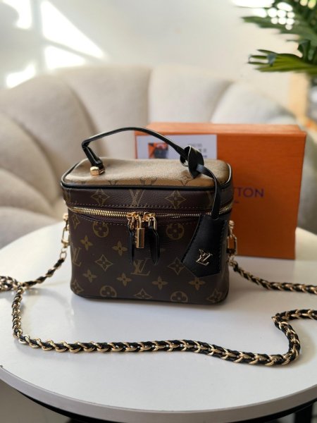 حقيبة لويس فيتون مربع