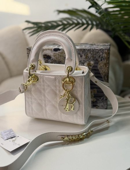 حقيبة ليدي ديور لون ابيض ميني