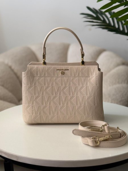 حقيبة مايكل كورس لون اوفوايت حجم وسط