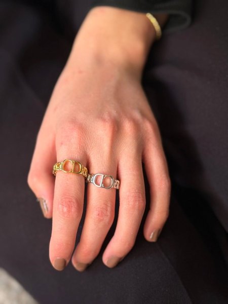 خاتم كريستين ديور مكفوله اللون