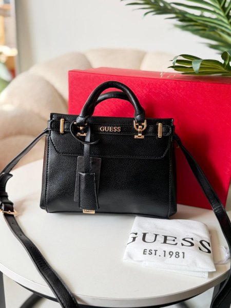 حقيبة جيس لون اسود حجم وسط عصغير تقريبا