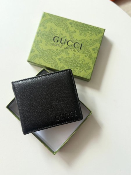 جزدان جوتشي رحالي لون اسود  شامل علبك  وشامل سحاب وللفراطة وبوسع هوية