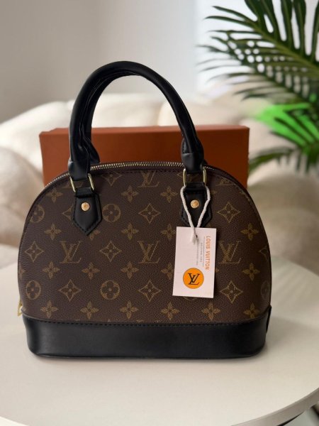 حقيبة لويس فيتون لون بني حجم وسط