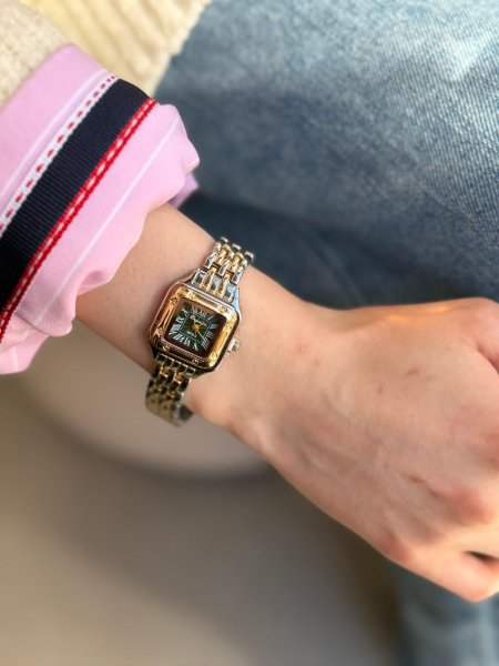 ساعة شبيه كارتير مكس بين الذهبي والسلفر المينا اخضر   اللون مكفول