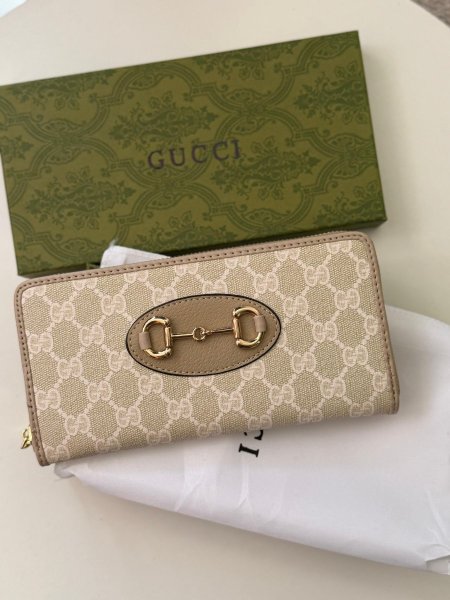 جزدان جوتشي حجم كبير  شامل علبة