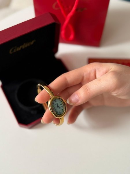 ساعة كارتير ارضية ازرق الهاردوير ذهبي  شامل علية وكيس وكرت وكفالة  اللون مكفول