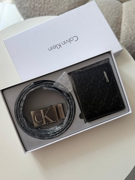 بكج كالفين كين شامل جزدان وقشاط