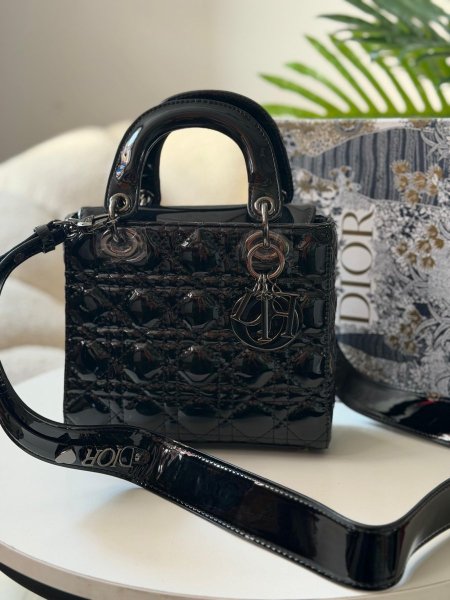 حقيبة ليدي ديور لون اسود matt