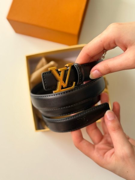 قشاط لويس فيتون لون اسود