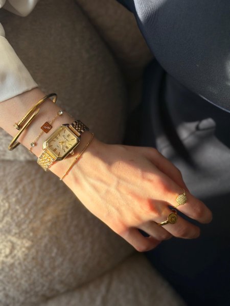 ساعة شييه روليكس  لون ذهبي هارديور ذهبي  اللون مكفول