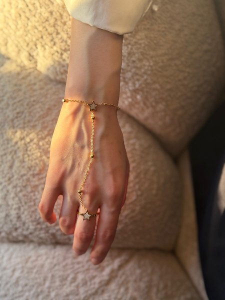 اسوارة الكف لون ذهبي مكفول اللون