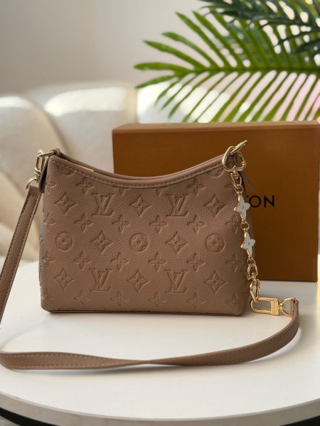 حقيبة لويس فيتون لون بيج