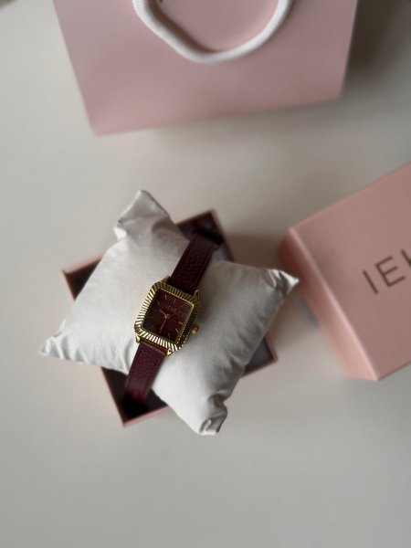 ساعة ايكي ارضية برغندي جلد برغندي مكفول اللون والجلد