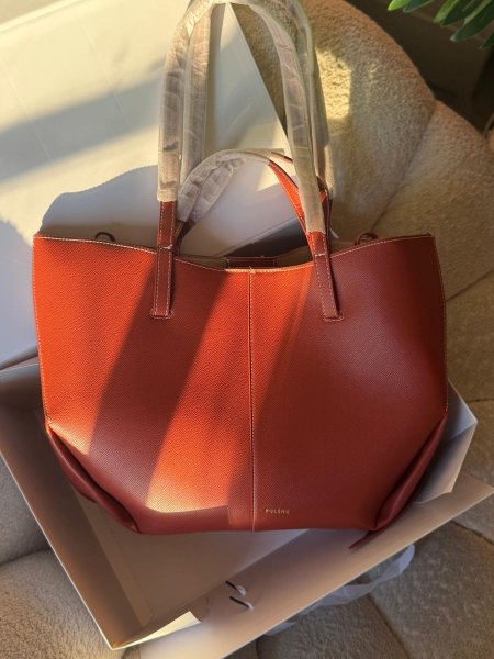 حقيبةً بولين لون برغندي مايل للبرتقالي قليلا  الحجم الكبير