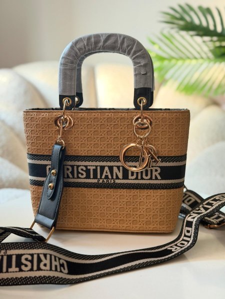 حقيبة كريستين ديور قش