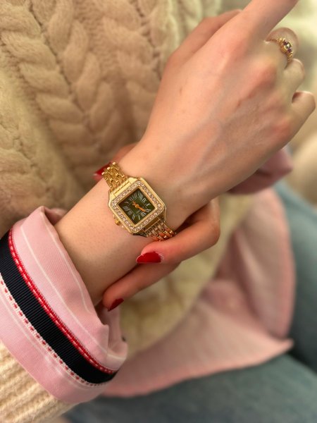 ساعة شبيه كارتير ارضية اخضر الهاردوير دهبي  اللون مكفول