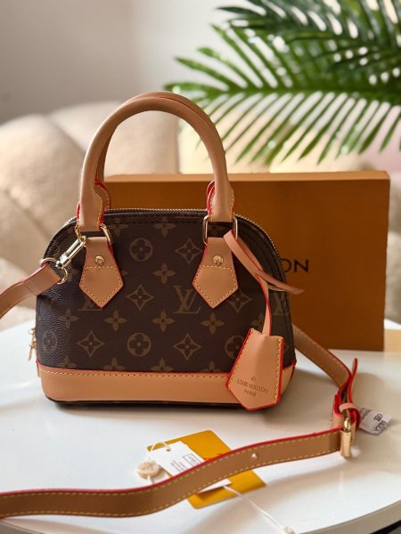 حقيبة لويس فيتون  غير شامل بوكس متضرر من الشحن