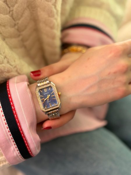 ساعة شبيه روليكس ارضية ازرق  الهاردوير مكس بين الذهبي والسلفر الارضية نيلي  اللون مكفول