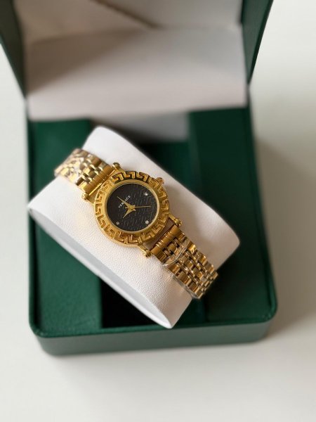 ساعة فيرزاتشي  ارضية اسود الهاردوير ذهبي