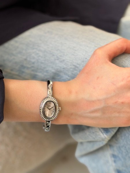 ساعة شبيه كارتير ارضية ابيض  الهاردوير سلفر  اللون مكفول