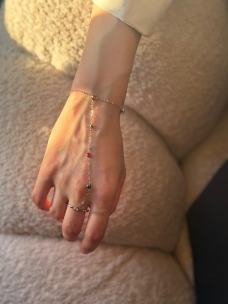 اسوارة الكف لون فضي  مكفول اللون