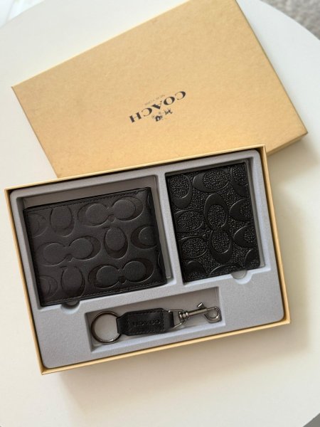 بكج كوتش الرجالي  شامل ميدالية  جزدانين